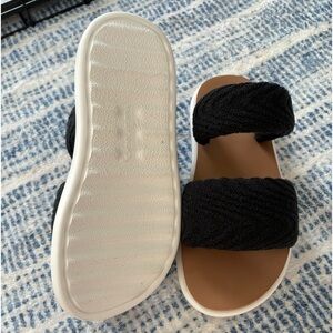 New UGG Koolaburra slides- never worn- women 7